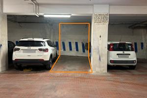 Posto auto in garage - Zona Piazza Jenne