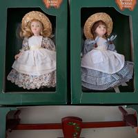 Bamboline in porcellana da collezione con altalena