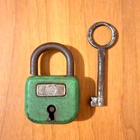 Antico lucchetto Burg verde funzionante 