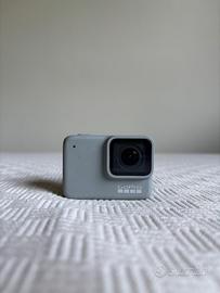 GoPro Hero 7 white + accessori