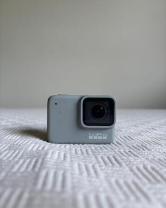 GoPro Hero 7 white + accessori