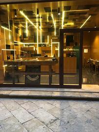 Locale commerciale arredato