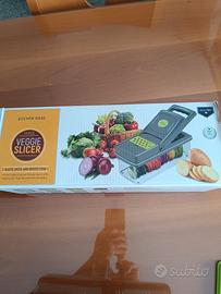 Set di tagliaverdure e affettatrice 14 Pz