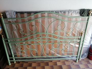 letto in ferro battuto con rete