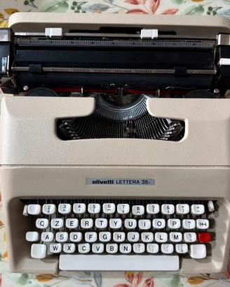 Macchina da scrivere Olivetti LETTERA 35