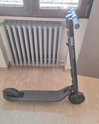 monopattino elettrico ninebot Kickscooter