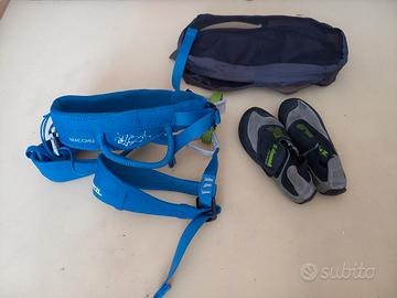imbrago e scarpette per arrampicata. bambino 