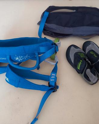 imbrago e scarpette per arrampicata. bambino 