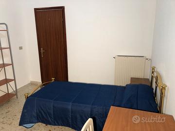 Camere singole arredate per studentesse