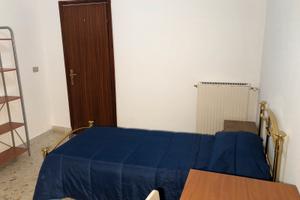 Camere singole arredate per studentesse