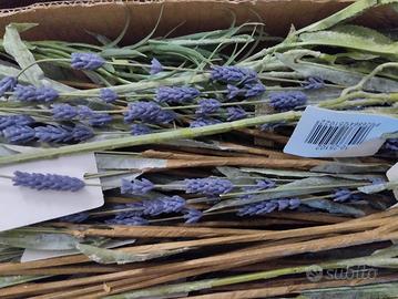 Fiori di plastica (lavanda) ancora in scatola 
