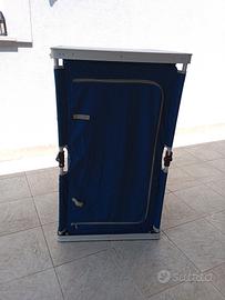 Mobiletto da campeggio capiente e richiudibile