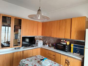 Ampia cucina angolare