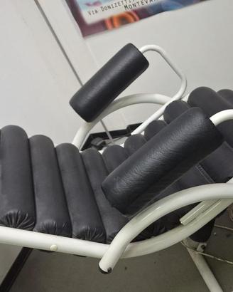 Poltrona trucco elettrica basculante per estetica.