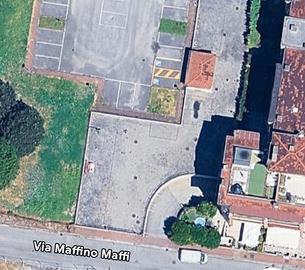 Posto auto privato area condominiale con cancello