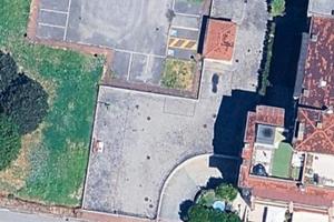 Posto auto privato area condominiale con cancello