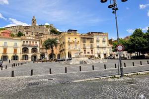 CASA SEMINDIPENDENTE A MONTESARCHIO