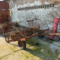 Rastello idraulico per fieno