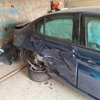 alfa romeo giulia incidentata blu montecarlo