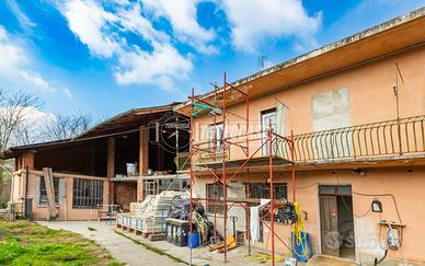 CASA INDIPENDENTE DI AMPIA METRATURA CON MAGAZZINO