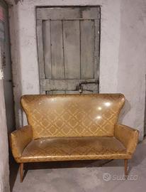 Divano vintage anni'50 broccato dorato pastificato