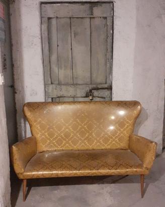 Divano vintage anni'50 broccato dorato pastificato