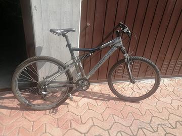 mountain bike muscolare ROCKRIDER 26" Full Susp.