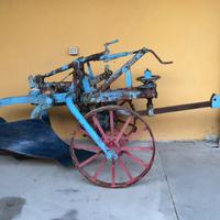 Aratro bivomero a carrello