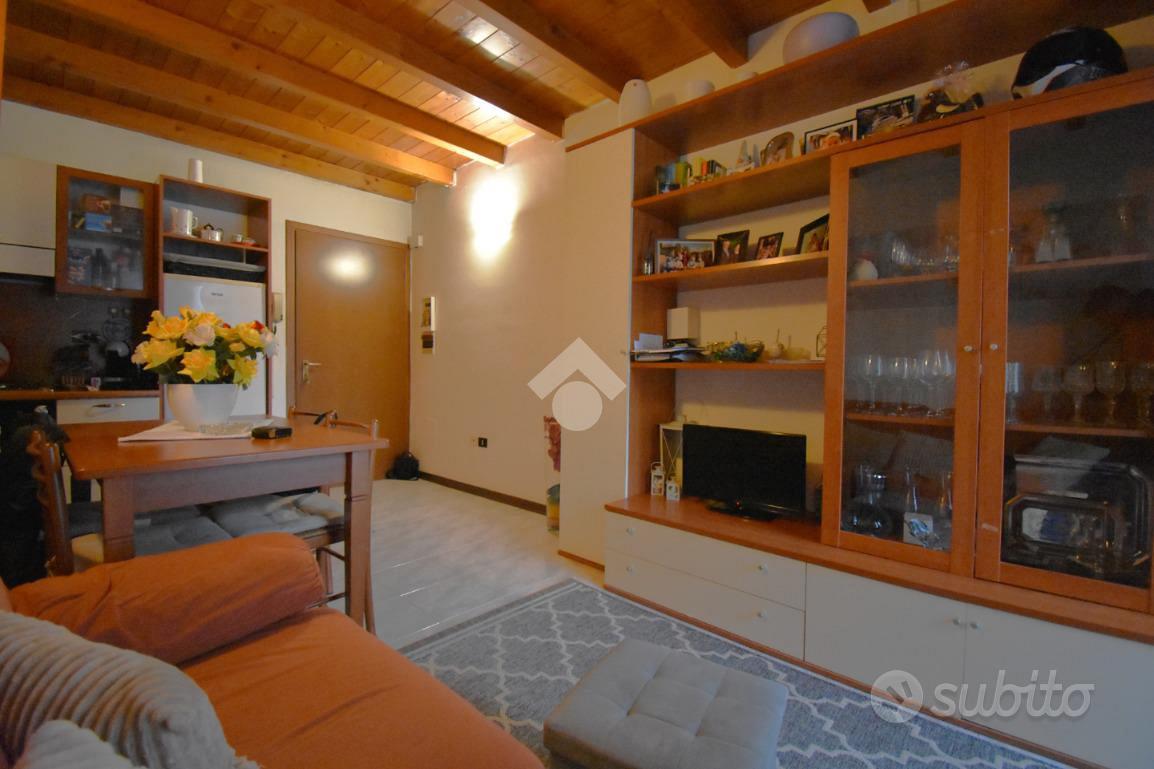 2 LOCALI A CASTIGLIONE DELLE STIVIERE - View 2