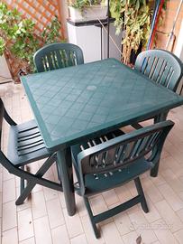 tavolo e sedie da giardino