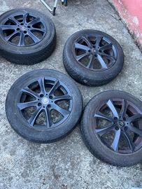 4 cerchi in lega da 15” + pneumatici