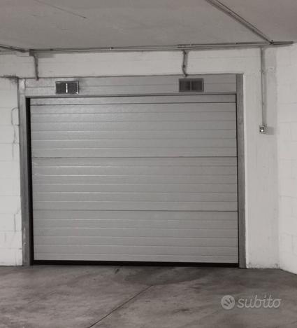 Garage in tunnel, accessibile anche con ascensore