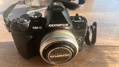 Olympus  OM-D E-M10 III