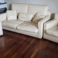 Divano Frigerio in vera pelle con due poltrone