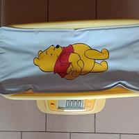 Bilancia pesa neonati