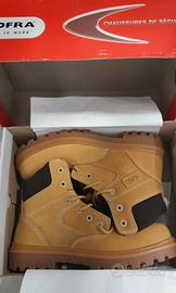 SCARPA STIVALETTO ANTINFORUNISTICHE NUOVE