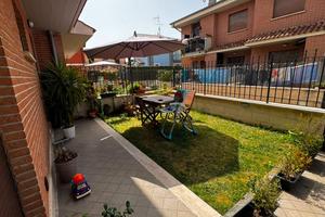 Cave: appartamento trilocale con giardino, box