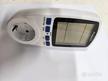 misuratore potenza presa elettrica schermo