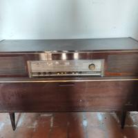 mobile con radio grundig