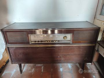 mobile con radio grundig