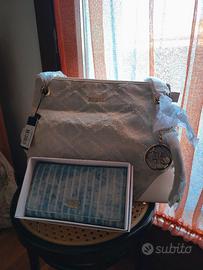 Borsa e Portafoglio Guess Nuovi 