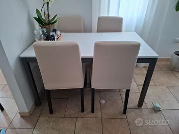 Tavolo allungabile bianco con struttura nera 140x8