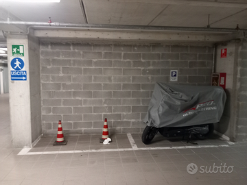 Posto moto coperto