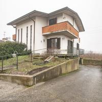 PORZIONE DI VILLA BIFAMILIARE