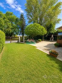 Villa di 215 m² con più di 5 locali e box auto dop