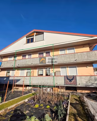 Appartamento di 94 m² con 3 locali e box auto a Se