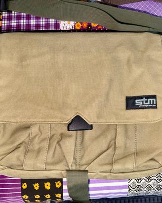 Borsa STM 15" per tablet o laptop. Come nuova