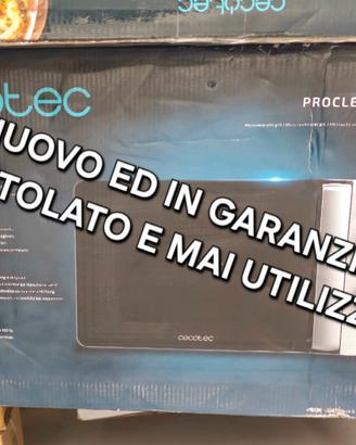 Microonde, potenza microonde 700 W, capacità 20 L