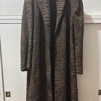 Cappotto di pelliccia di persiano marrone scuro
