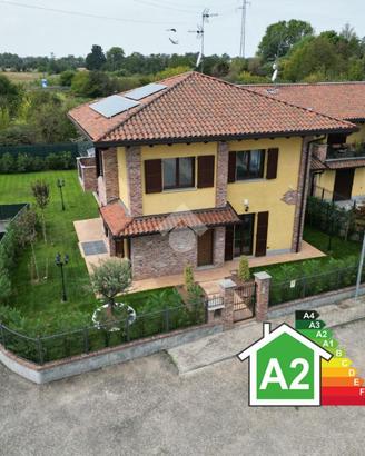 VILLA A SCHIERA A PAVIA